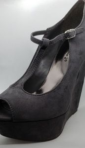 Size 8 Grey t-strap wedges